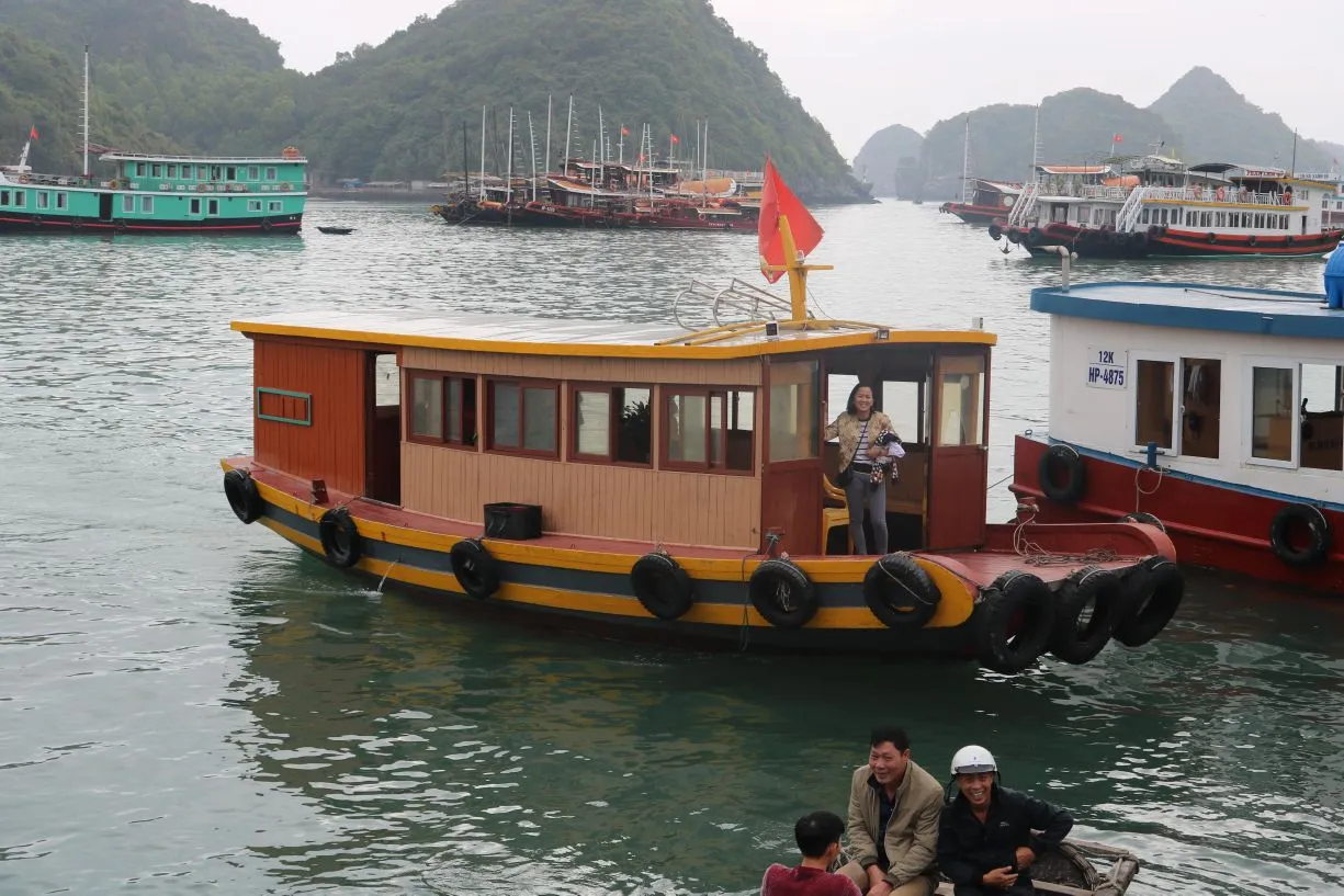 small private boat tour visit Lan Ha Bay in 3h30minutes