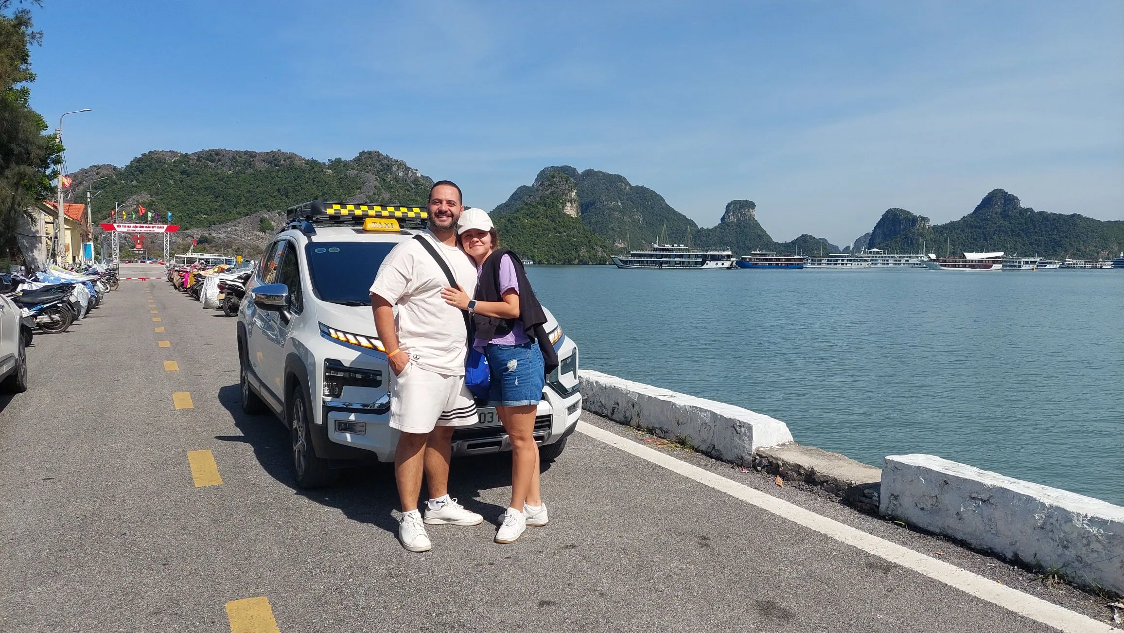 Taxi Cát Bà town - Gia Luận ferry terminal