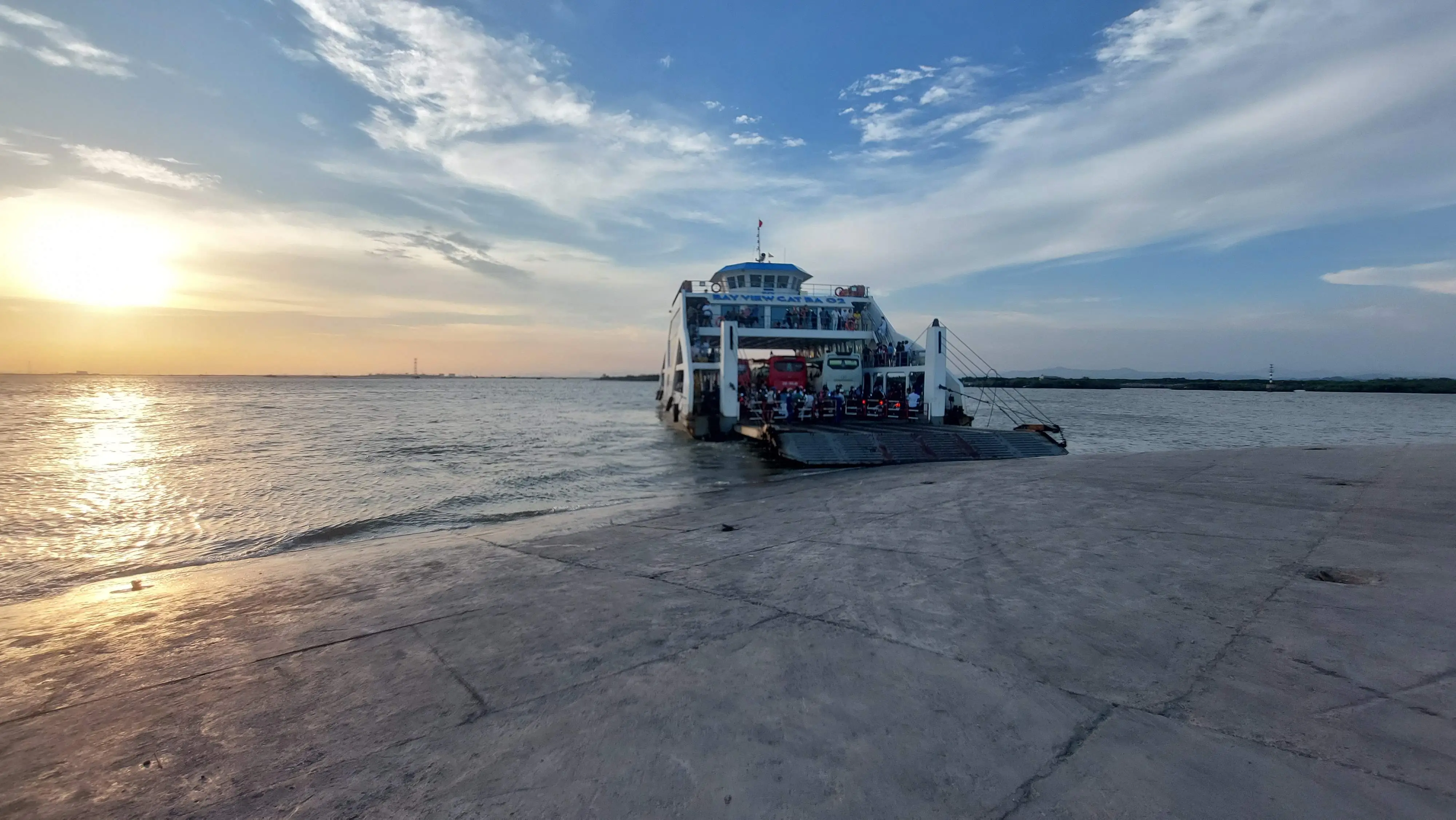 Taxi Cát Bà town - Cái Viềng ferry terminal