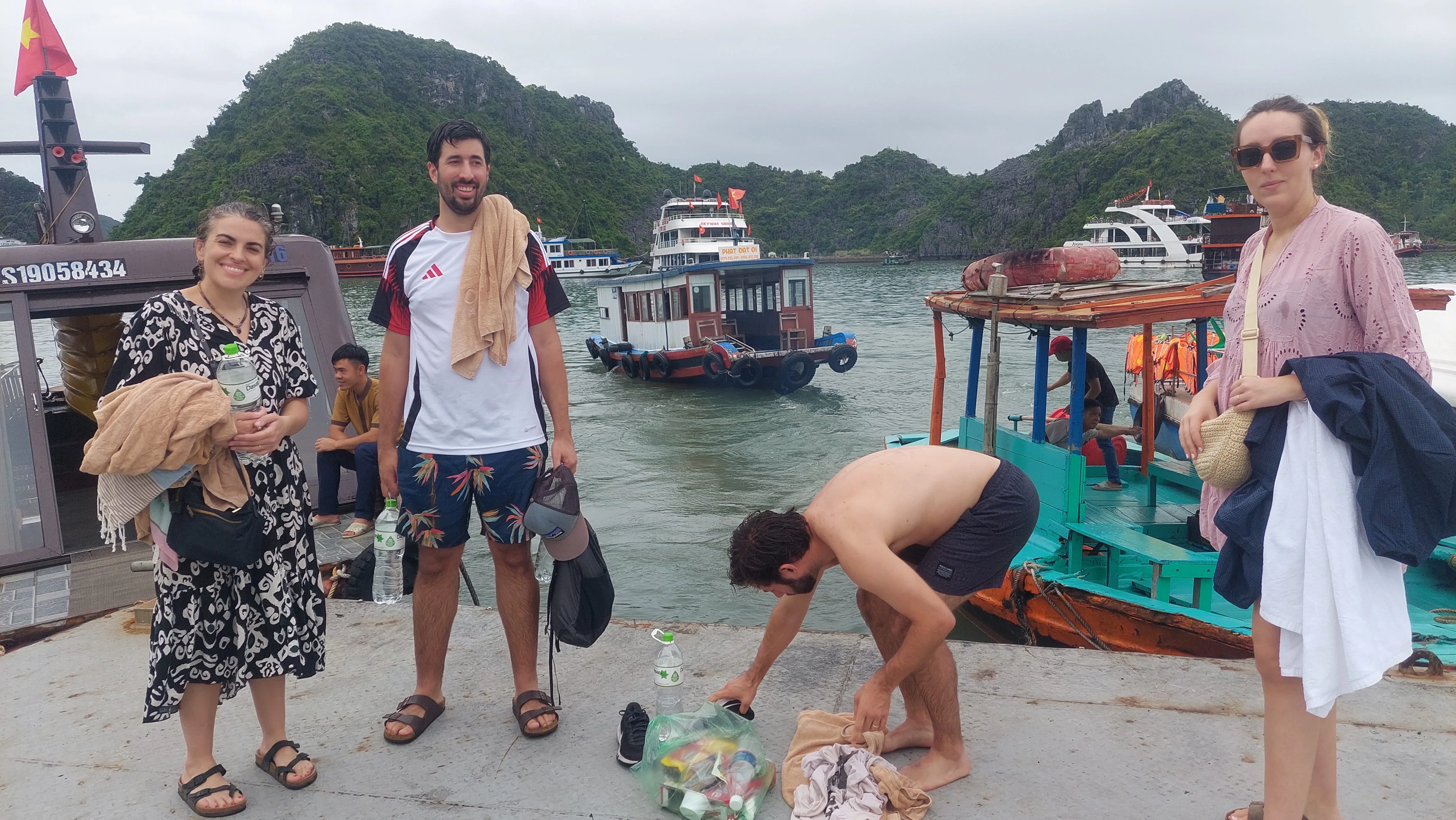 Local Private Small Boat Tour Visit Lan Ha Bay.